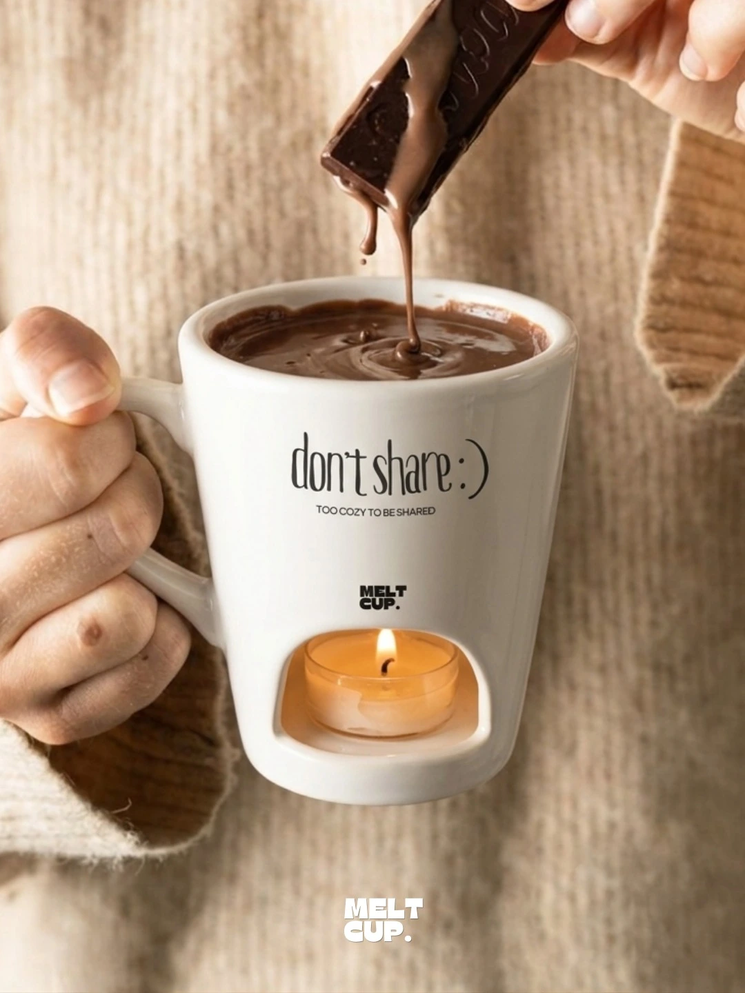Découvrez MeltCup, la solution élégante et ludique pour vos envies gourmandes. Nos tasses à fondue individuelles de 140 ml sont conçues pour ceux qui aiment savourer un moment de plaisir, sans les contraintes d'un service traditionnel.